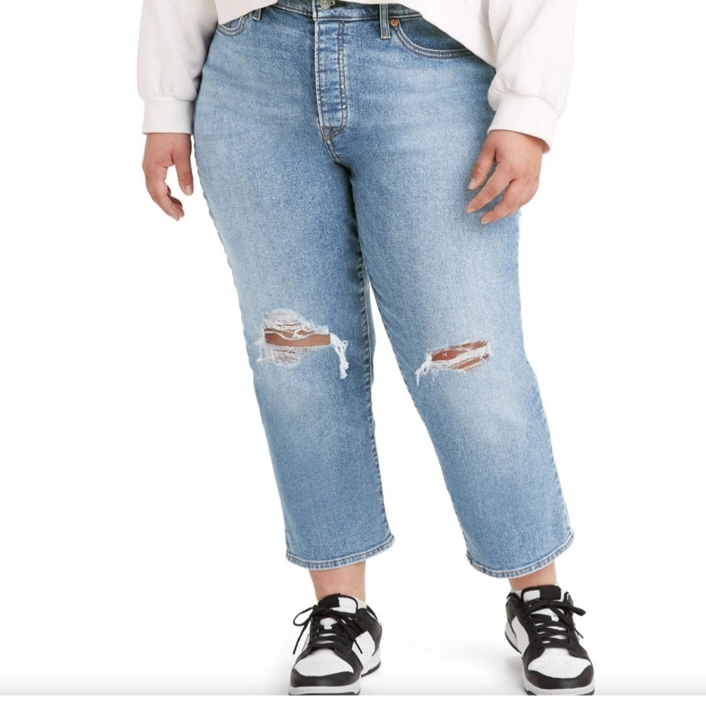 Women's size 20W Levi's Wedgie Cropped, Distressed Jeans. NWT